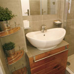 Le Refuge, Chamonix: The bathroom is newly renovated