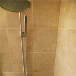 Le Refuge, Chamonix: The shower is high and spacious